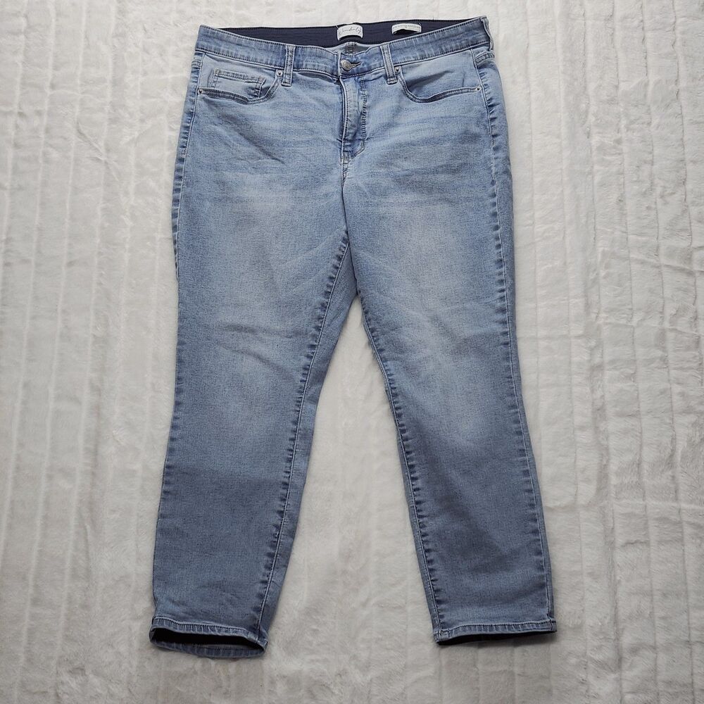 Wonderly Women's Size 14 Mid-Rise Skinny Crop Jeans Light Wash Stretch Denim